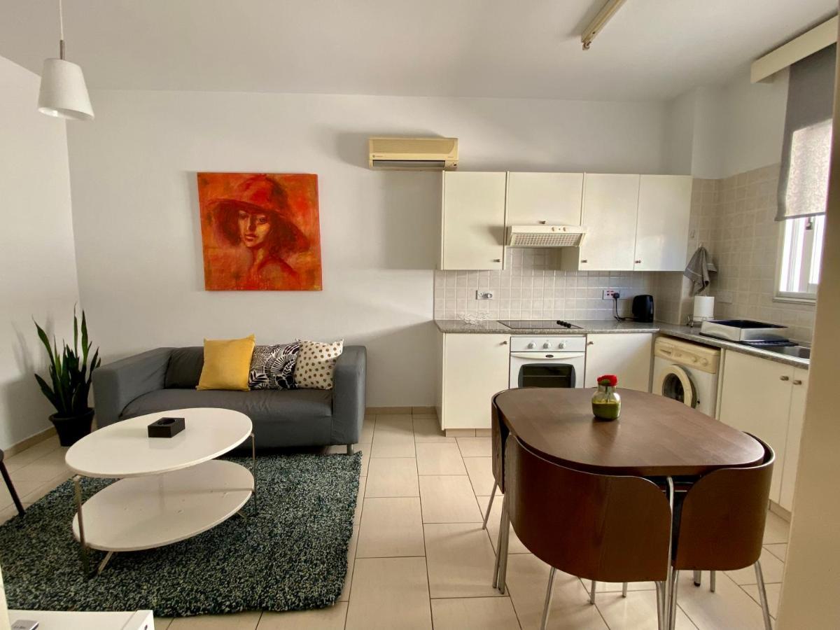 Cosy One Bedroom Apartment In Pafos Екстер'єр фото